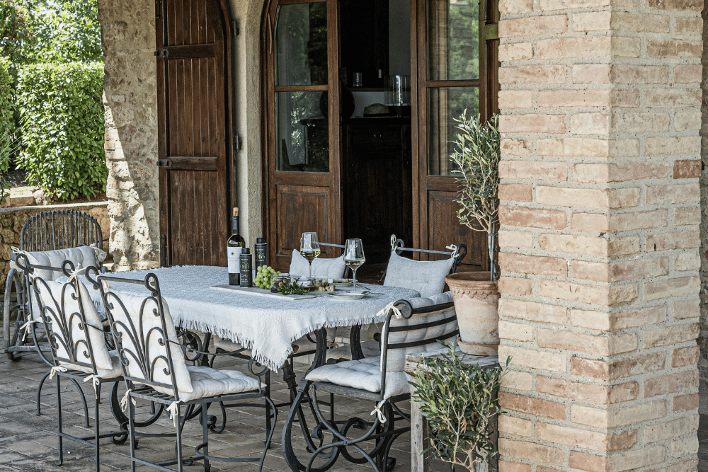 Outdoor Dining and Entertaining Spaces